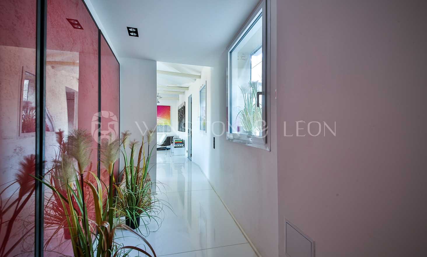 entree-appartement-1chambre-luxe-60sqm-paris-le-marais.jpg Entrée d'un appartement luxueux d'une chambre, 60 m², situé à Paris, Le Marais.