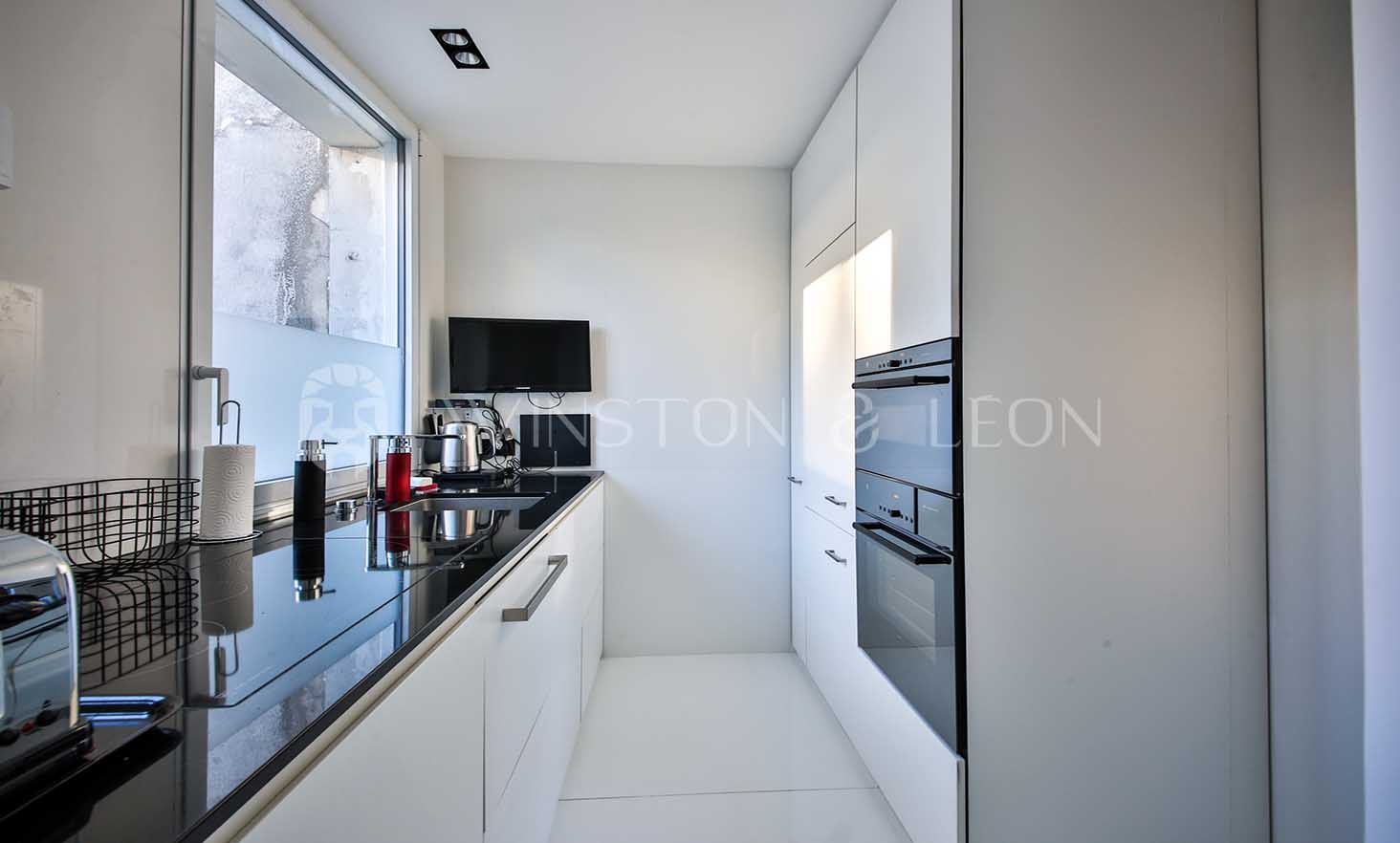cuisine-moderne-paris-le-marais-1-chambre.jpg Cuisine moderne dans un appartement de luxe de 60 m² avec 1 chambre, Paris Le Marais.