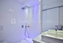 salle-de-bain-luxueuse-paris-le-marais-1-chambre.jpg Salle de bain luxueuse dans un appartement de 60 m² avec 1 chambre, Paris Le Marais.