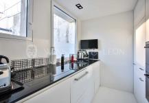 cuisine-moderne-paris-le-marais-1-chambre.jpg Cuisine moderne dans un appartement de luxe de 60 m² avec 1 chambre, Paris Le Marais.